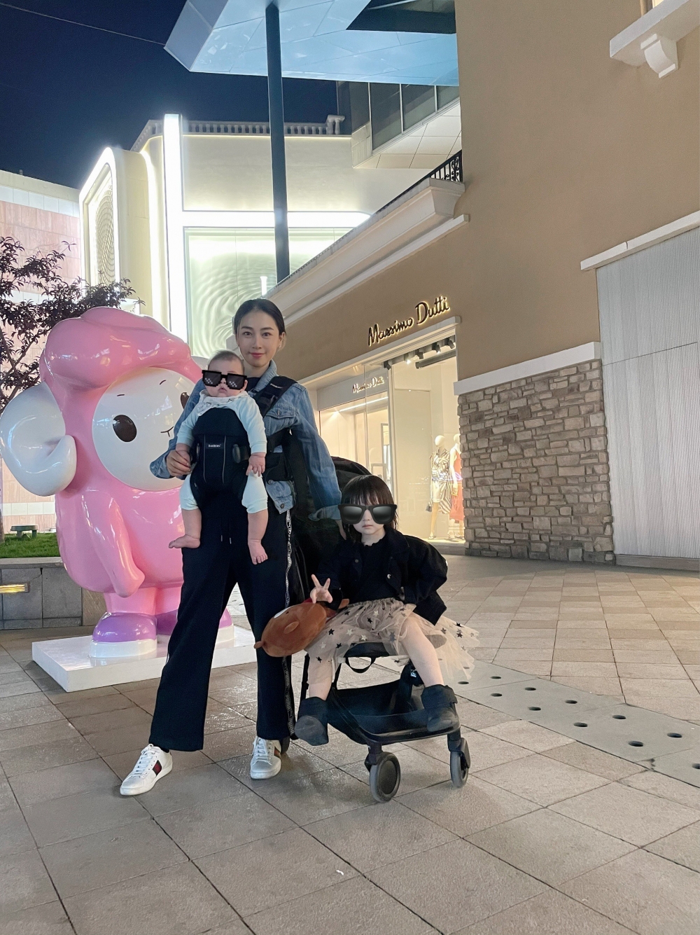 賈曉晨(JJ)同樊少皇於2016年結婚,婚後一年佢誕下大女「小飯兜」、2020年誕下細女「小飯團」