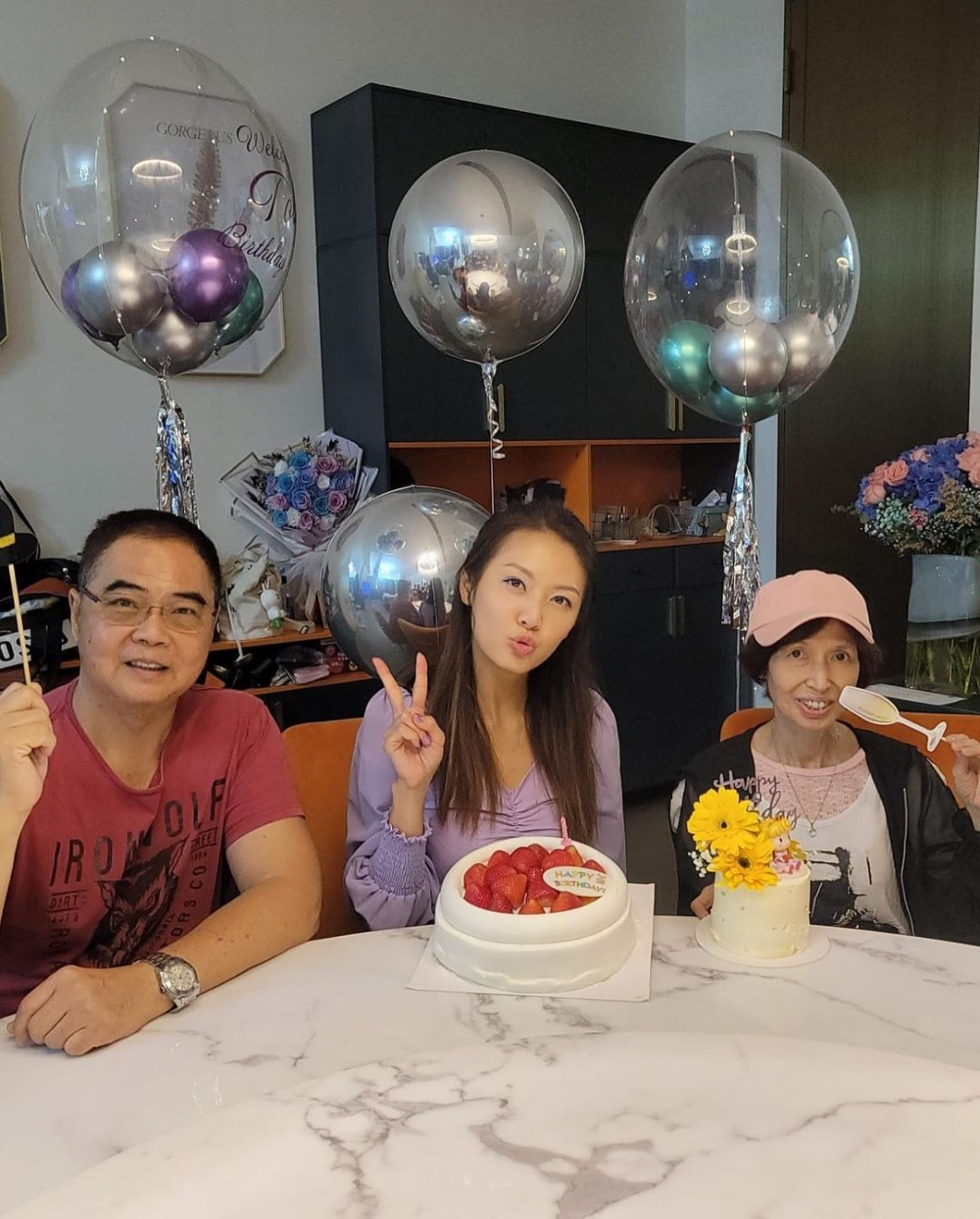 飯廳放咗張好大嘅餐桌 開party都唔洗擔心!