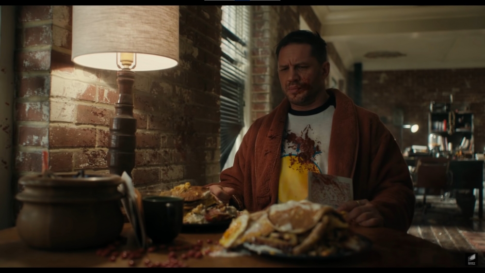 「毒魔」親自做早餐強迫Eddie食,整個過程亂七八糟,令他非常煩惱~