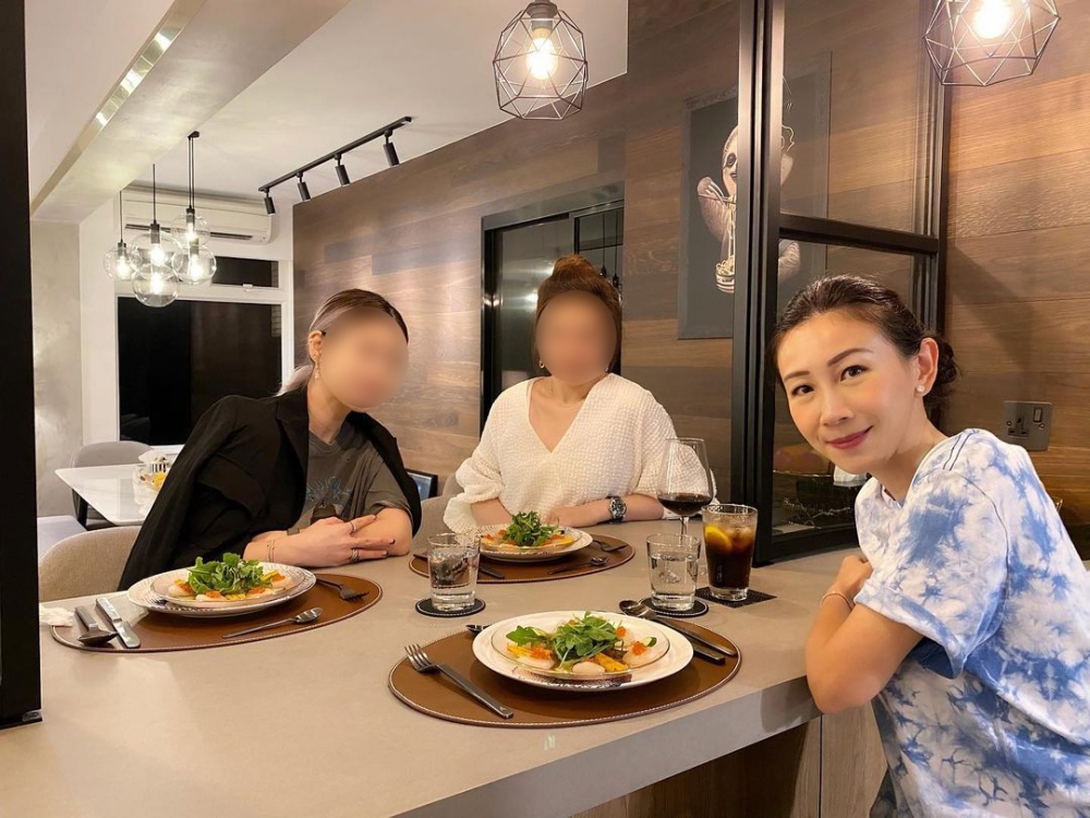 區文詩屋企空間感大,地方闊落,而且裝修頗有格調。