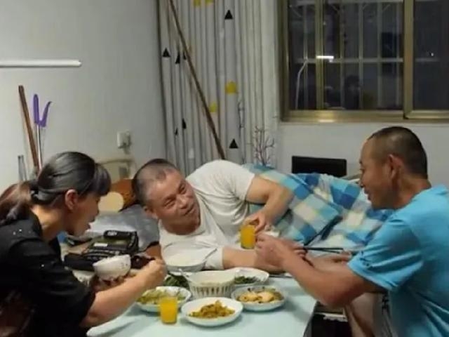 「一家四口」就係咁生活咗16年,近年唔止還清啲債,仲新起咗3層樓高嘅新屋,生活越嚟越好