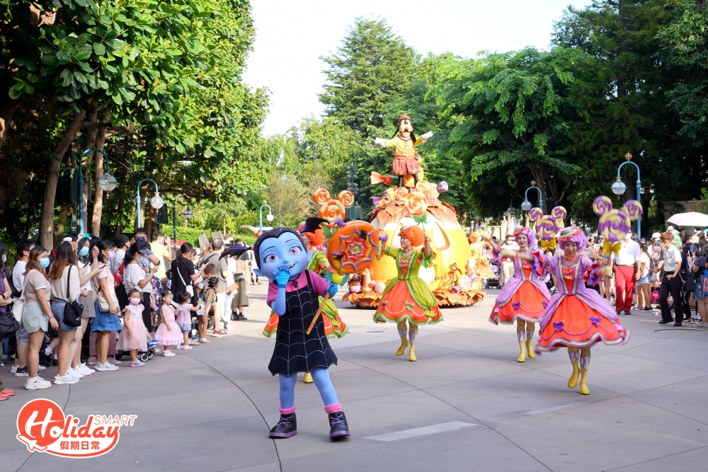 留意派對中還有首次加入的Vampirina,她盡情發放詭異魅力,記得向她揮揮手喔!