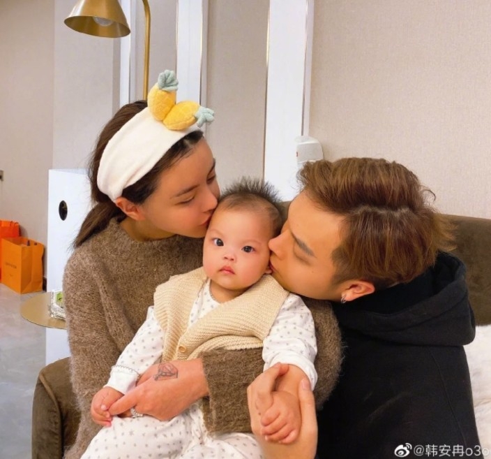 兩人婚後育有一囡!