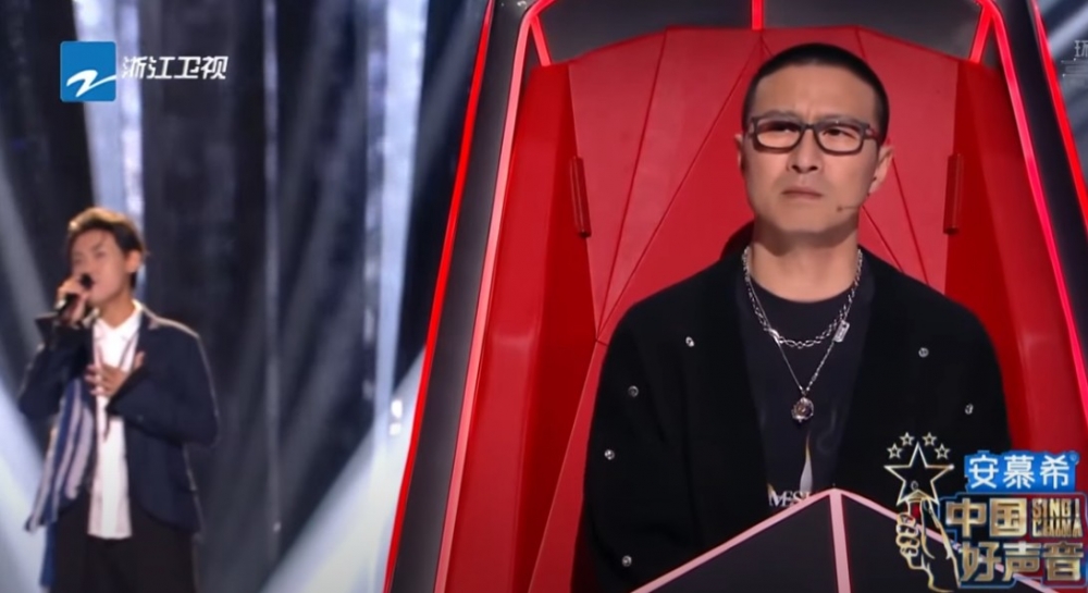 節目初期,參賽者們需要獲得導師們嘅「轉身」,才能夠繼續比賽!