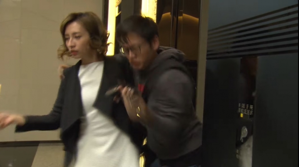 港女意想不到毒男狂追自己,令佢不斷逃跑。