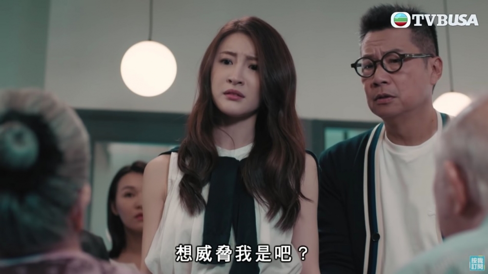 2015年林夏薇與年長佢16年嘅金融才俊莫贊生結婚,有指佢老公身家達$20億。