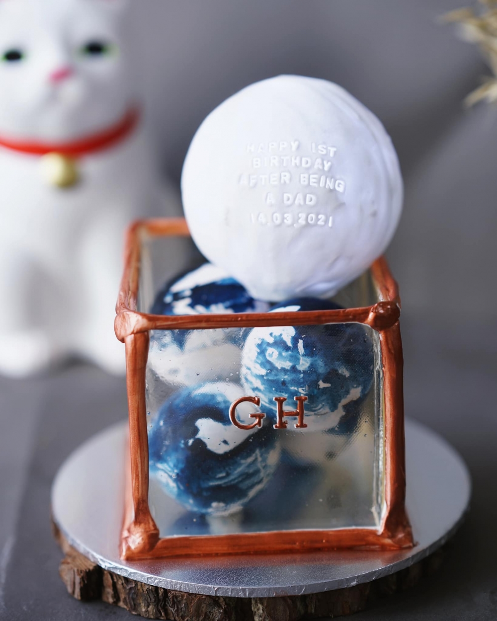 Little Miss Cakey首创3D月亮玻璃盒蛋糕。