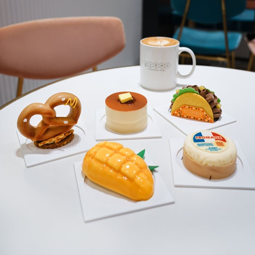 Around The World蛋糕系列:梳乎厘班戟、芒果糯米飯、法國軟芝士、墨西哥捲餅及蝴蝶脆餅($68/件 | $580/個)