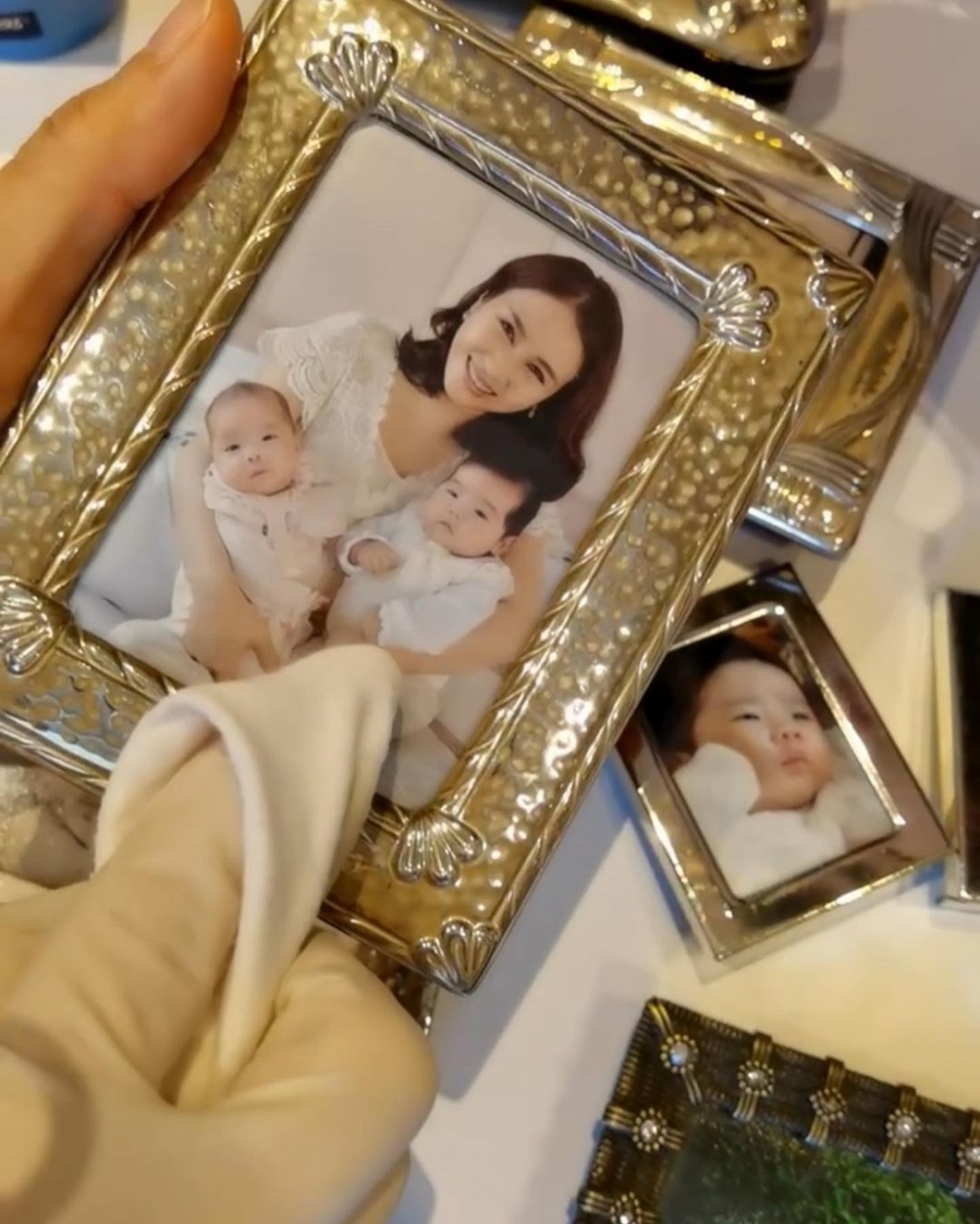 兩人婚後育有3女,一家5口十分溫馨~