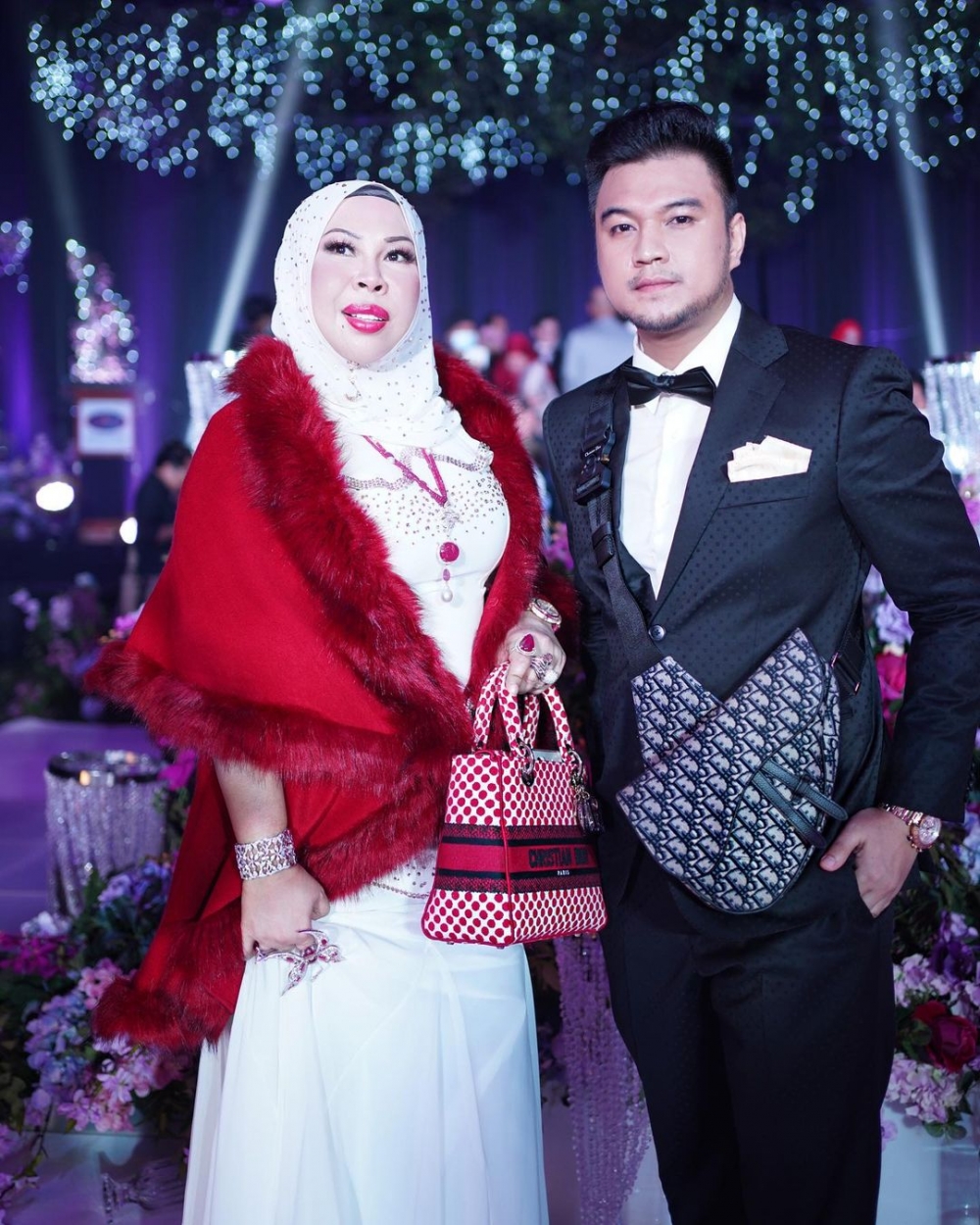 Ahmad送咗個Dior手袋畀Hasmiza,令佢感動落淚。