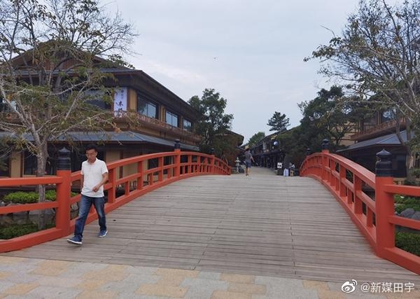 中國大連興建嘅「日本風情街」於近日開幕,引起網民熱議