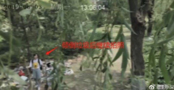 鄭家宜自行帶備4個裝滿垃圾嘅袋,去公園拍照!