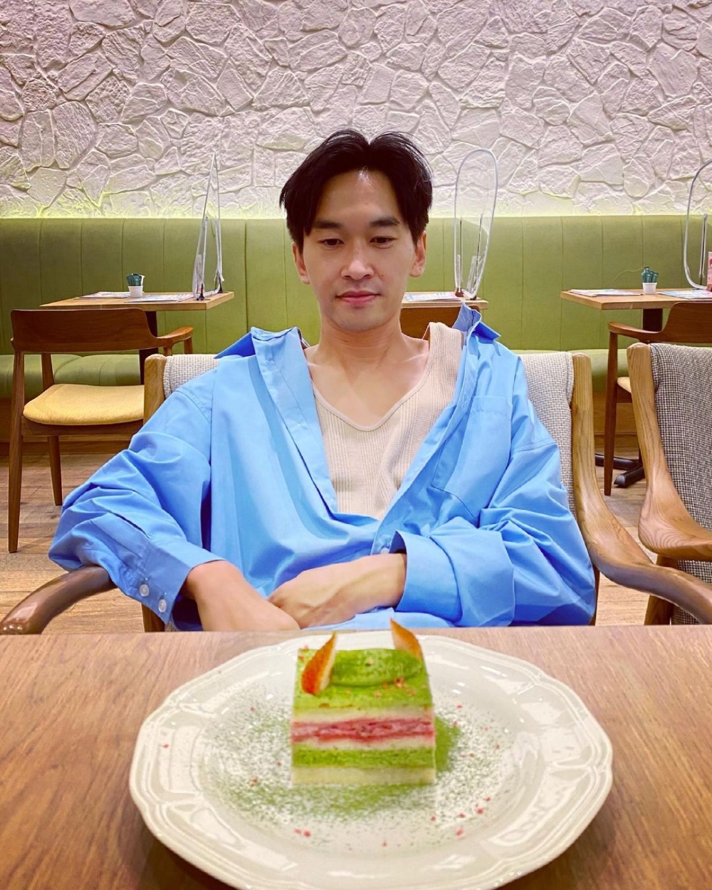 兩人嘅名已經冇出現喺TVB官網