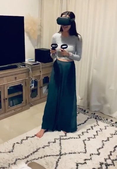 空間足夠張曦雯玩VR Game