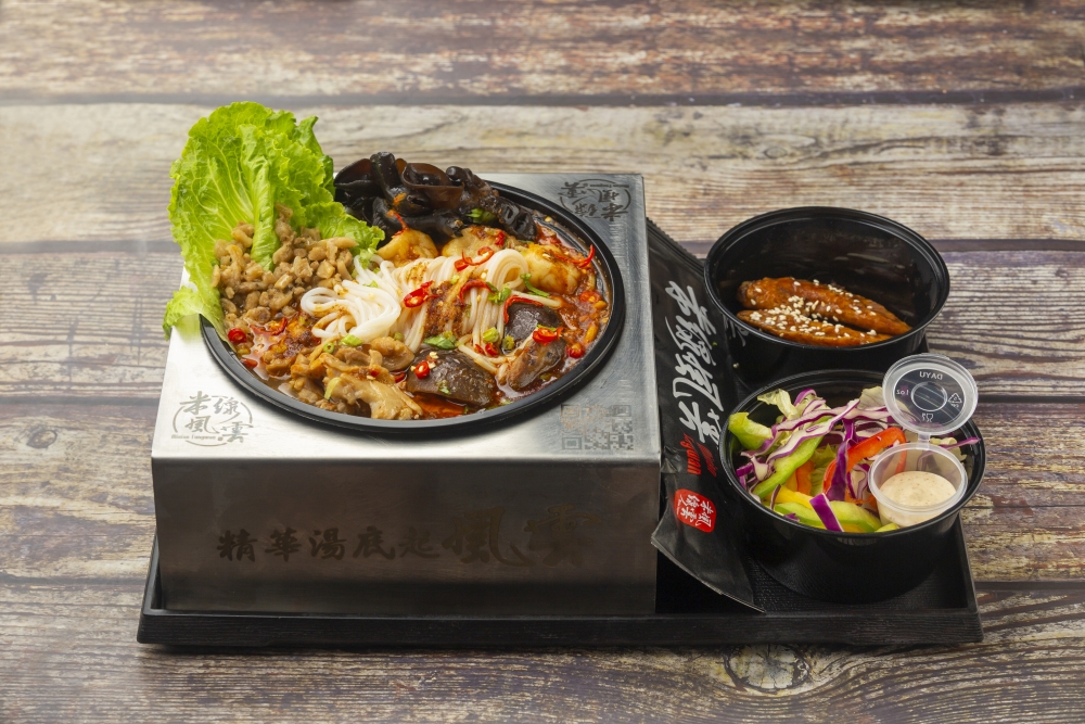 新店推出3款湯底,其中麻辣湯底選用10種辛香料,配搭4種不同的辣椒。