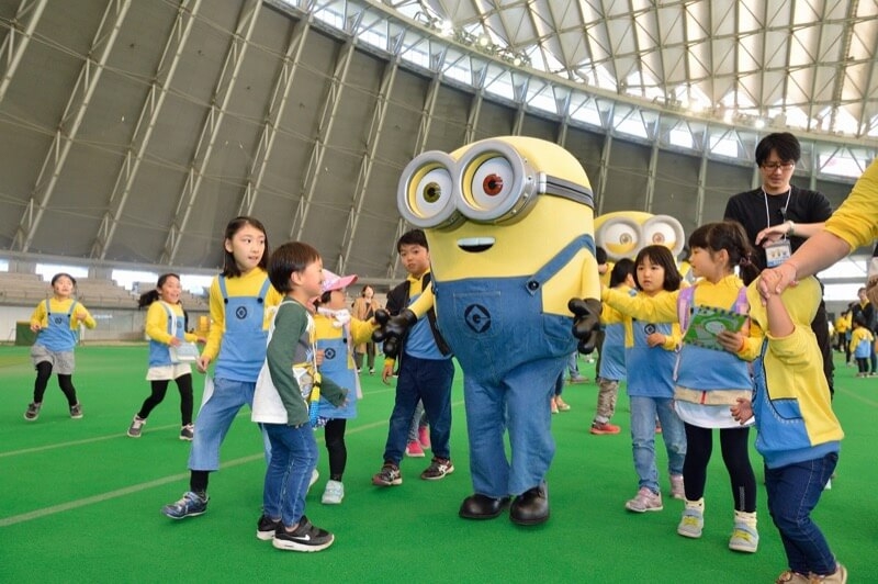 場內的遊戲攤位更加入了Minions最喜愛的香蕉元素,還有多個打卡位,屆時 Kevin、Stuart 及 Bob 等一眾 Minions更會驚喜現身,與大家合照。