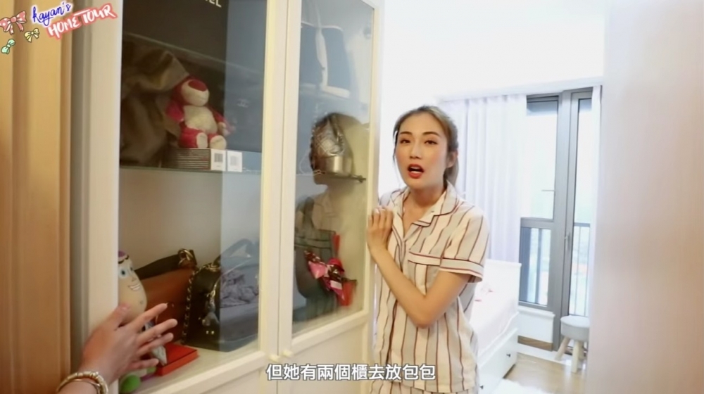 蔡嘉欣拍片大晒家中擺滿名牌手袋嘅兩個高櫃