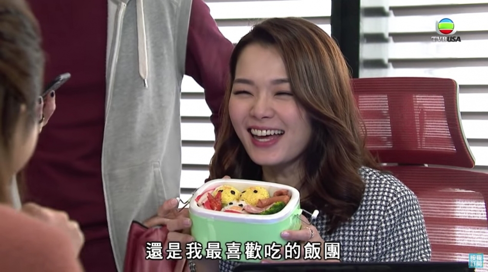 本身以為嗰位同事係食早餐、飲嘢先除口罩