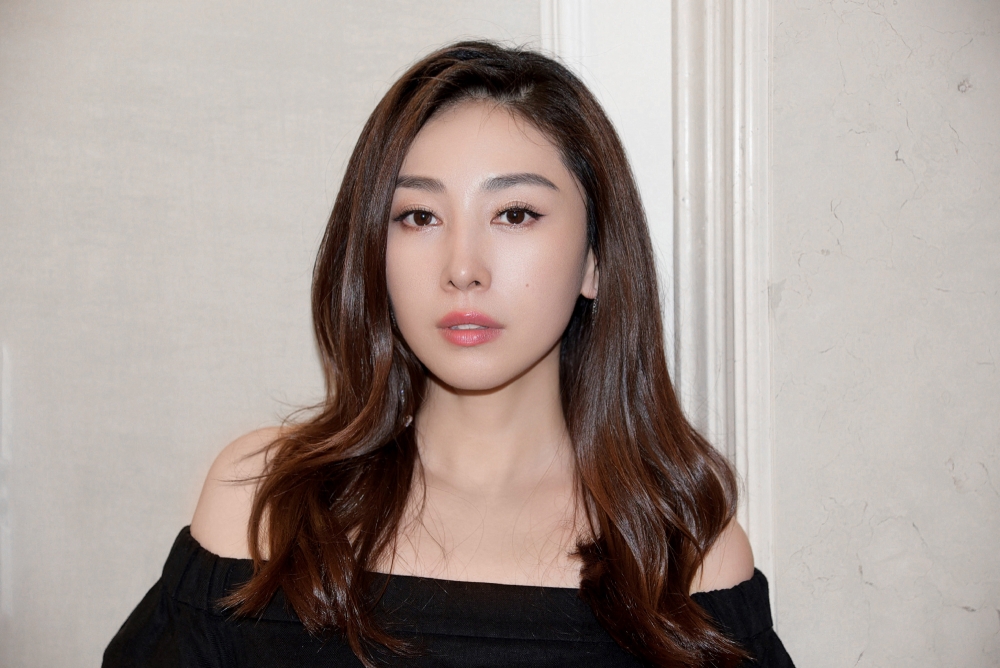 JJ反覆強調要復出繼續幕前工作:「我想繼續我的工作,趁現在爭取多一點工作,一定要工作,我要工作」