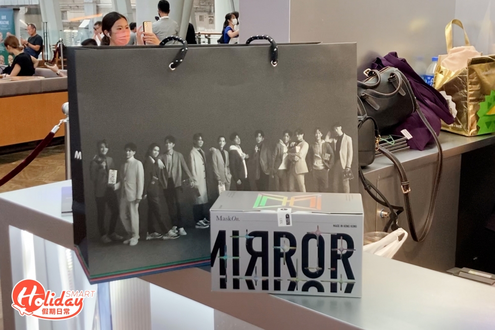 MIRROR特別版口罩由口罩品牌MaskOn製造,12位成員都各有一款專屬顏色。
