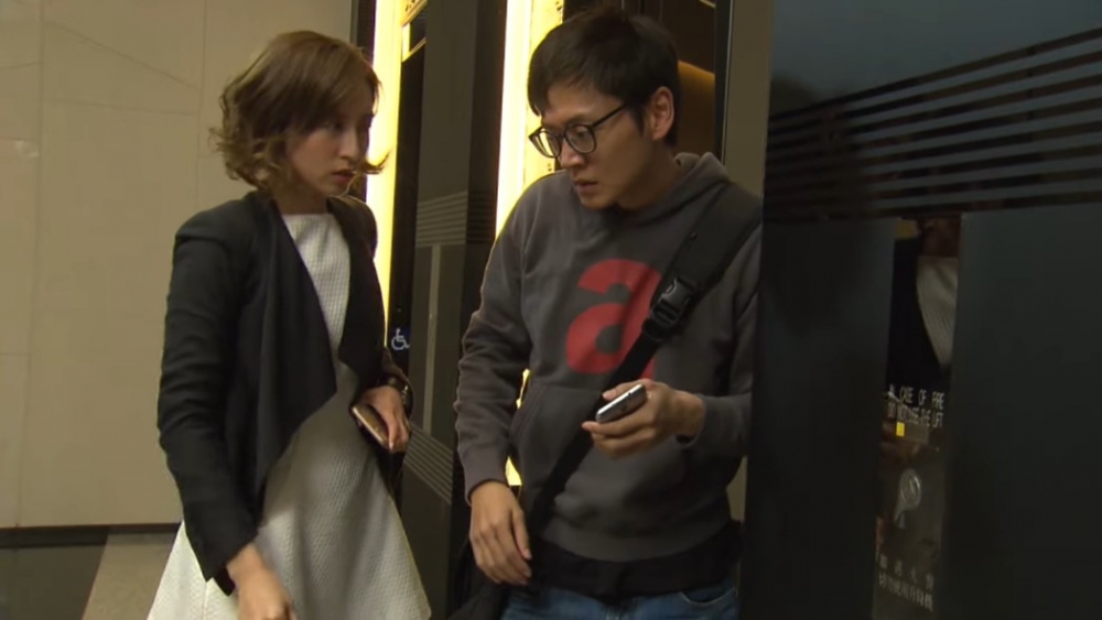 港女不滿毒男同事觸碰到自己。