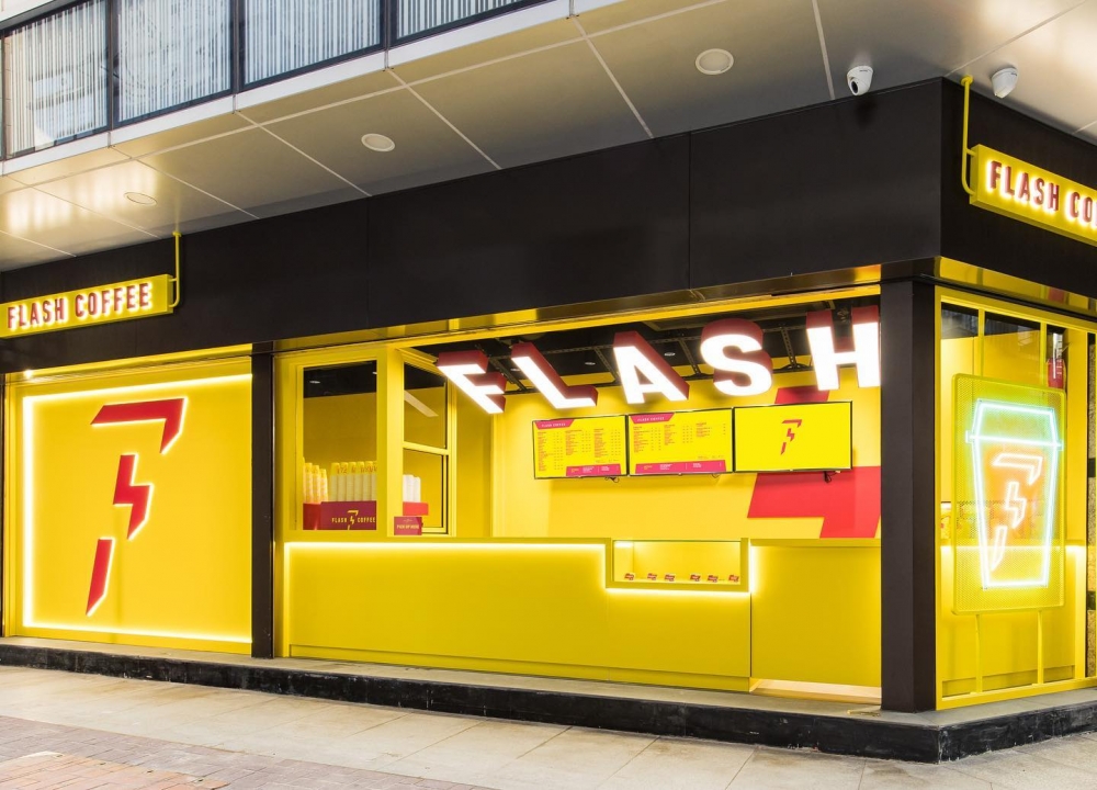 來自新加坡的Flash Coffee於上年創立,短短一年已經將業務擴展到亞洲各個地方,在新加坡、印尼、泰國和台灣等地設有超過100間分店,最近終於進駐香港,在上環開設首間分店。