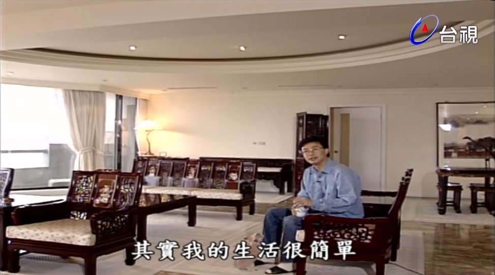 費玉清只自己生活簡單,有茶於狗便快樂。