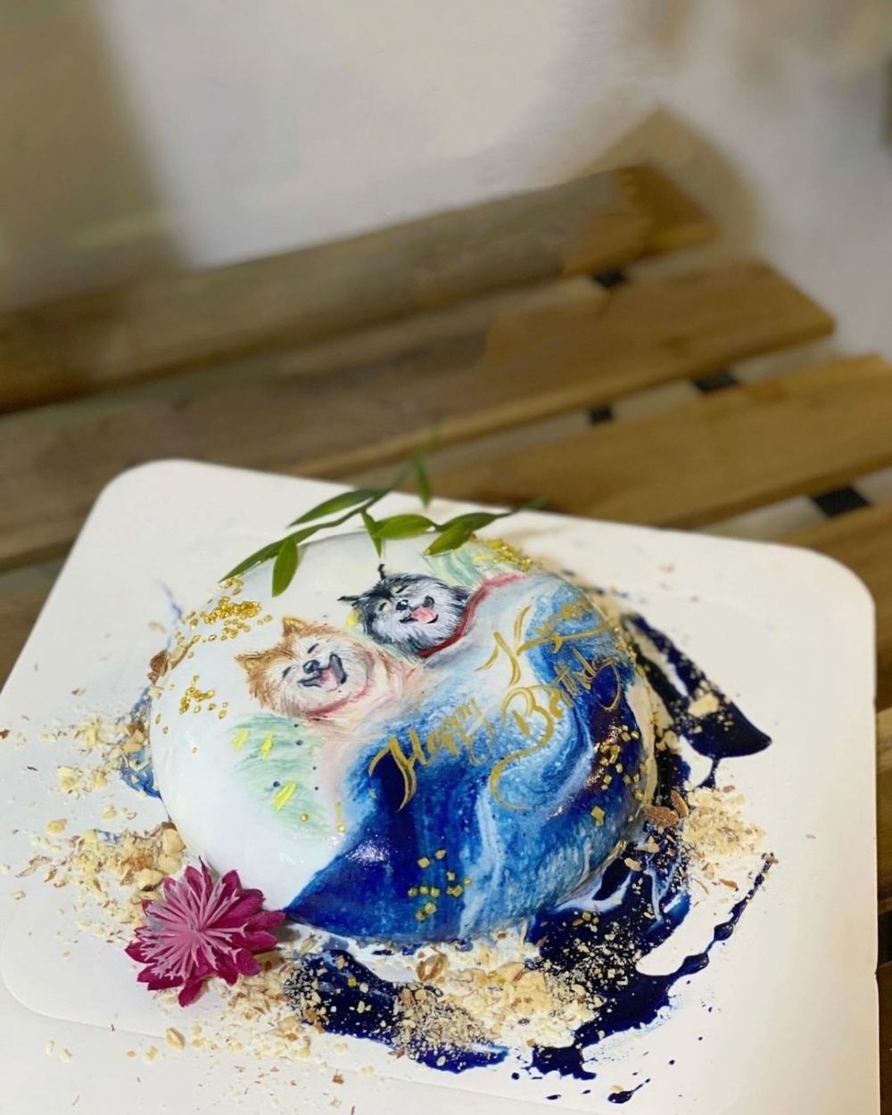 byj.hk的鏡面蛋糕可以畫上可愛的圖案~