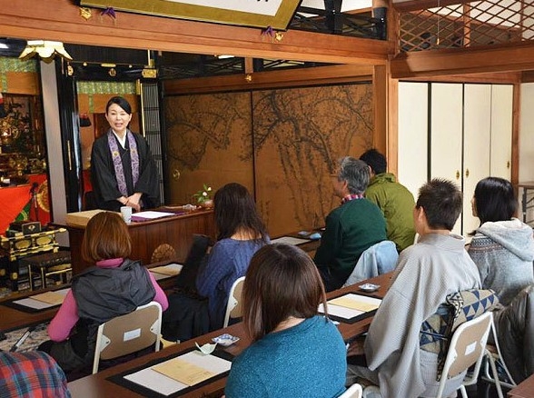 現時英月於日本成為真宗佛光寺主持人!