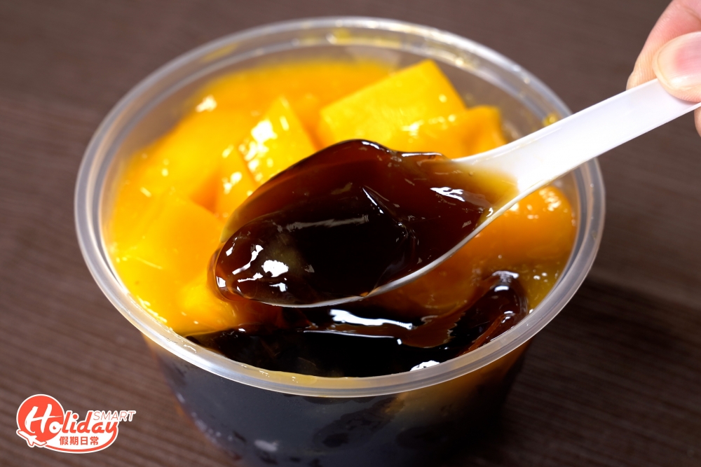 滑嘟嘟亦食不時推出新甜品,比如夏日芒果較為當造,於是推出芒果仙草。