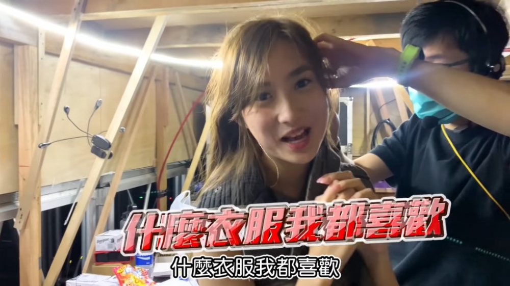 鍾柔美Yumi表示好鐘意自己被安排穿著嘅服飾。