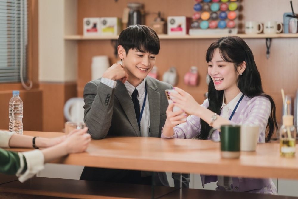珉豪與李侑菲在《柔美的細胞小將》分別飾演柔美「柔美」的同事。