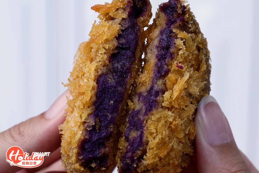 紫薯迷一定要試薯餅，外層炸得香脆，紫薯餡入口軟綿，味道一流，讓人食不停口。
