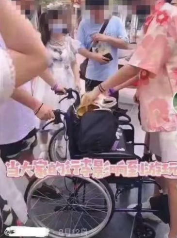 有人租借輪椅只為放行李?!