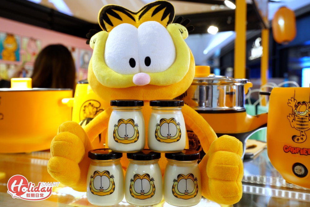 包括加菲貓盒裝馬卡龍、雞蛋布丁、芝士蛋糕禮盒及曲奇等，款款包裝精緻。