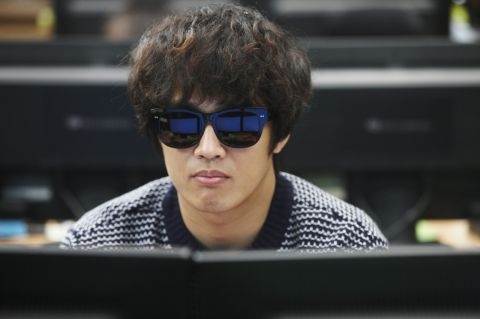 一位女網民喺香港討論區開post指男友平時都有追開韓星