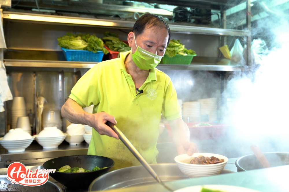 老闆B哥已經是盛記的第3代接班人,由他的奶奶、父親張盛開店,一路經營至今已有60載。