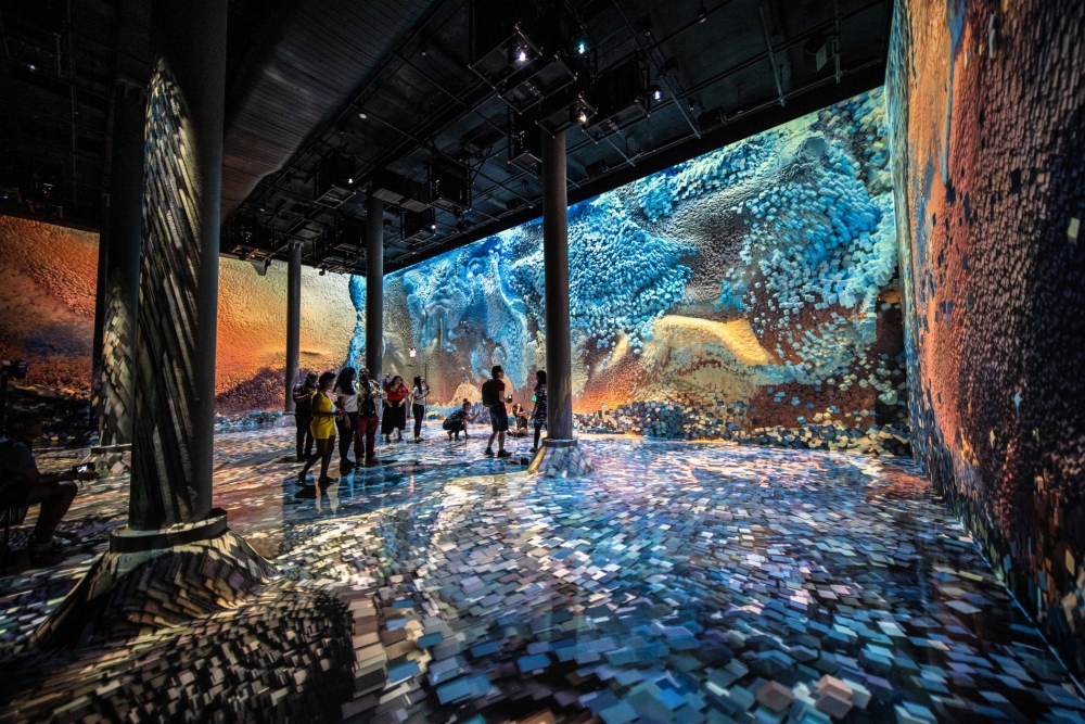 「IMMERSE ZONE」會展出土耳其多媒體藝術家 Refik Anadol, 及全球首件 NFT 虛擬房屋創作者、加拿大當代藝術家 Krista Kim 的作品。