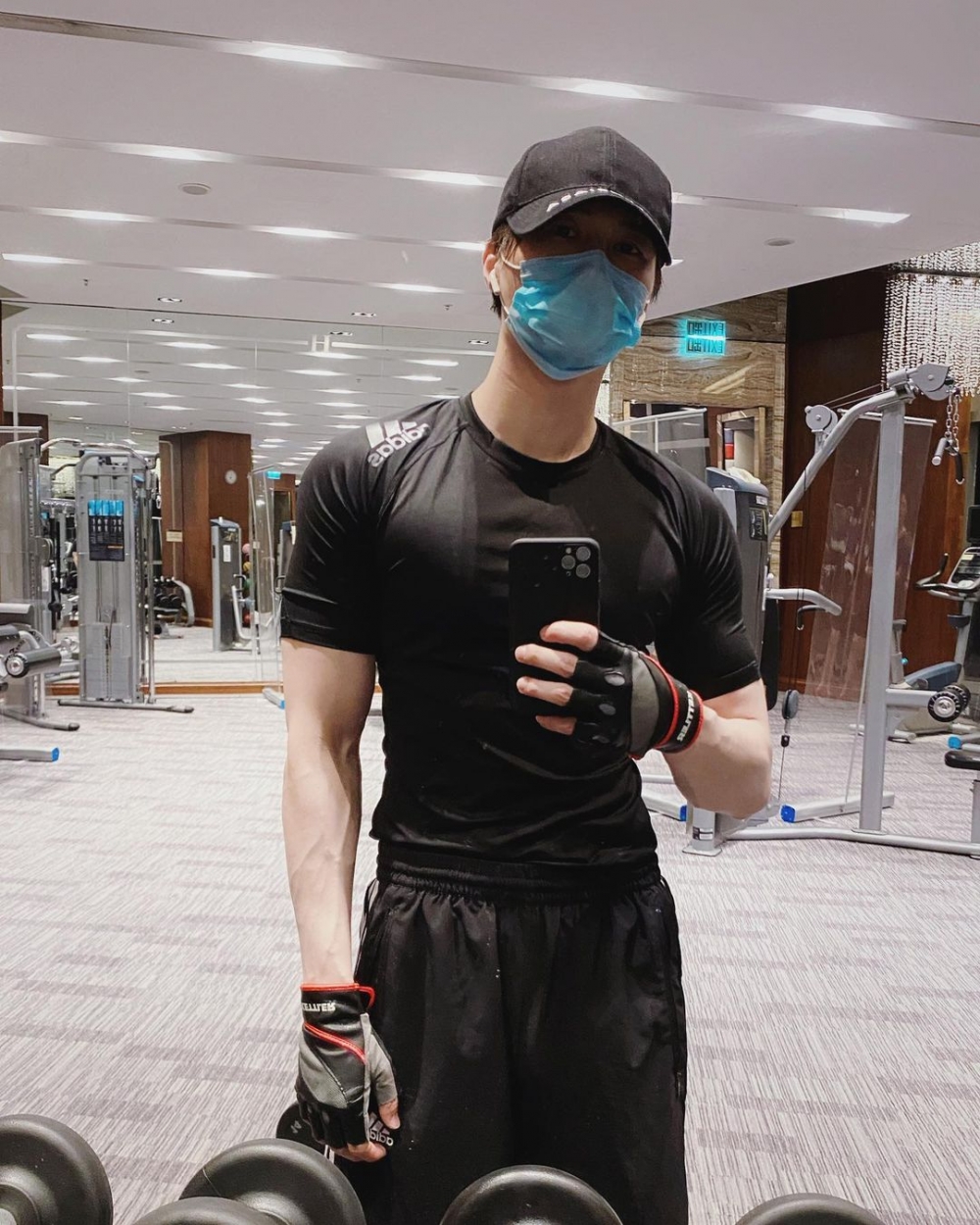 胡鴻鈞節食減重至60kg,狂練6舊腹肌!
