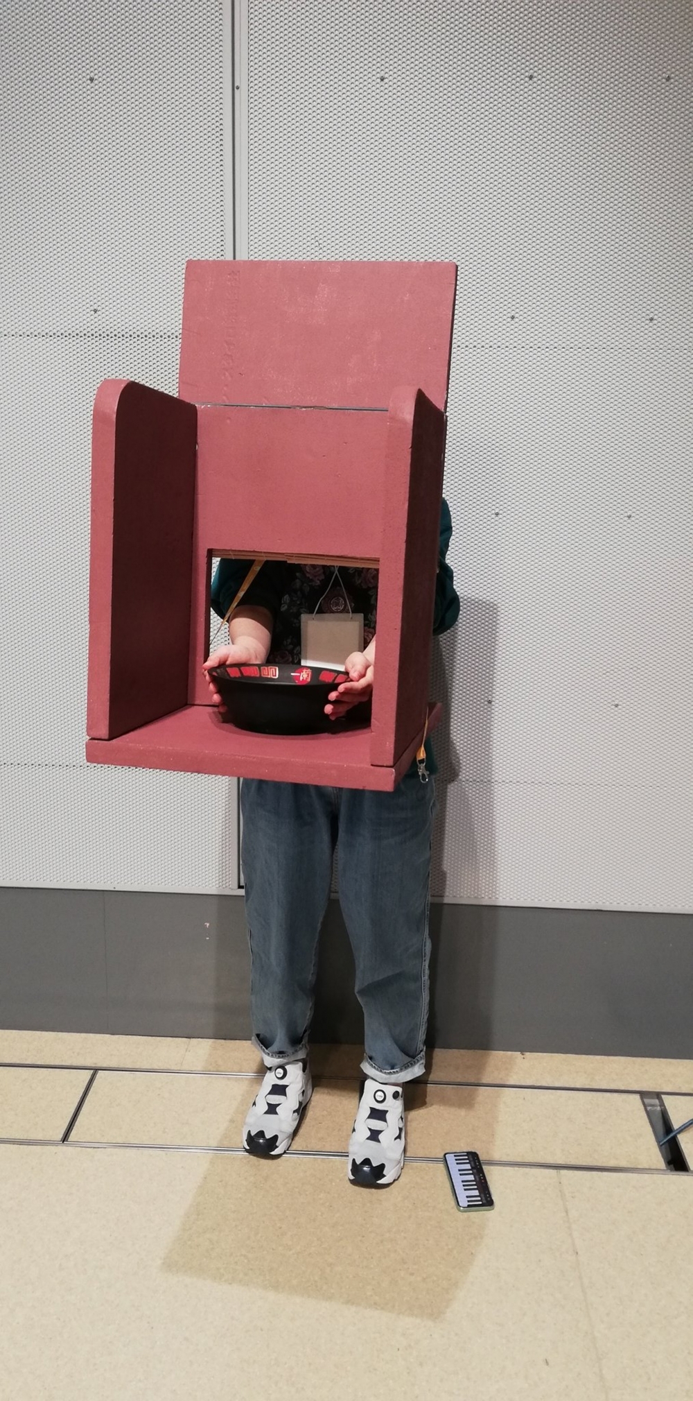 有網民非常用心製作道具，假扮成一蘭拉麵櫃檯！