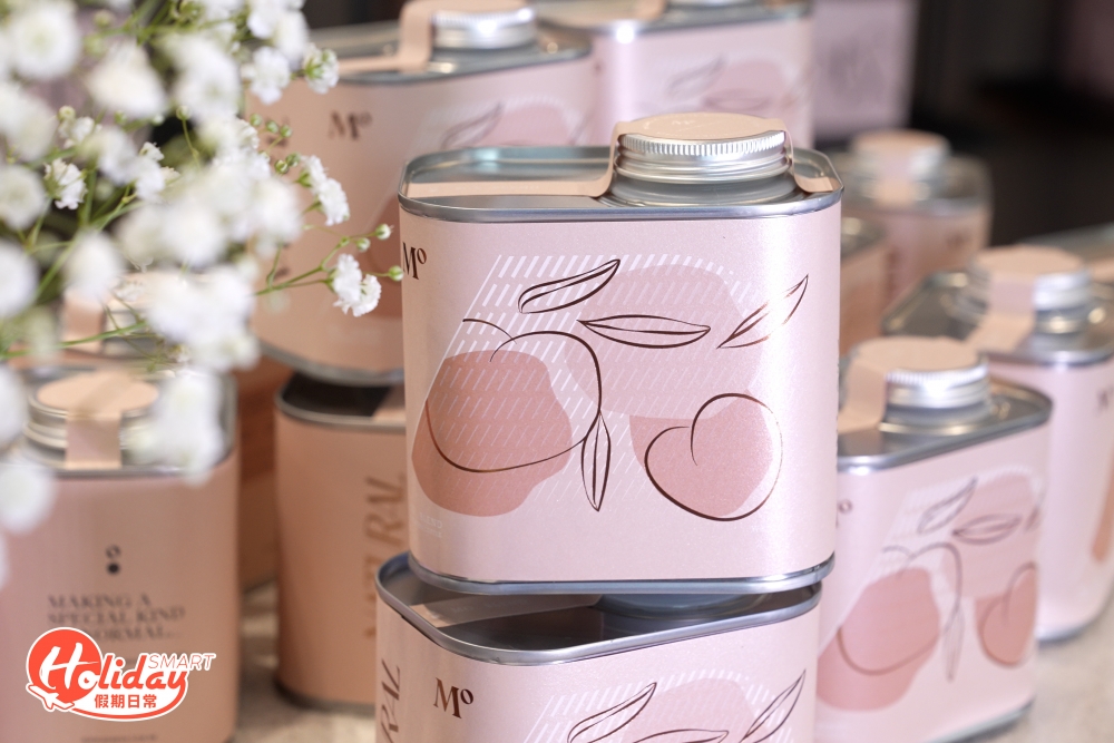 除此之外亦有售賣限量桃味咖啡豆粉紅套裝、粉紅色口罩收納套、聯乘Topologie推出的粉紅及灰色手機殻、以及一系列粉紅色為主調的咖啡用品，必定吸引不少粉紅迷。