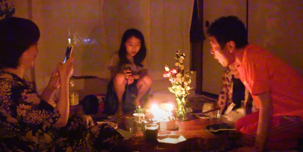 若狹美香現任男友最近首次現身於佢哋嘅影片,而佢哋一家人正在為佢慶祝生日!
