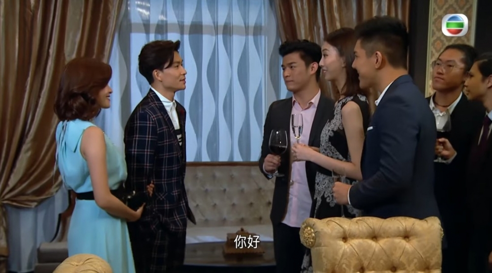 港女表示成熟男仲會帶去出席商業宴會,令佢獲益良多!