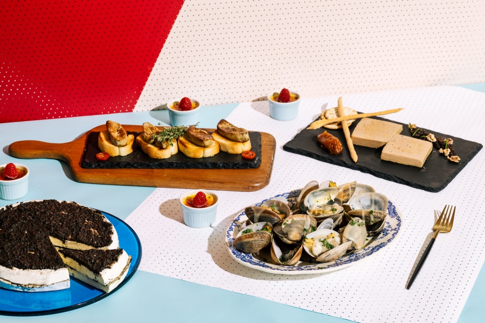 10月酒店自助餐2021推介|松露布里芝士、煎鵝肝多士及焦糖布丁等。