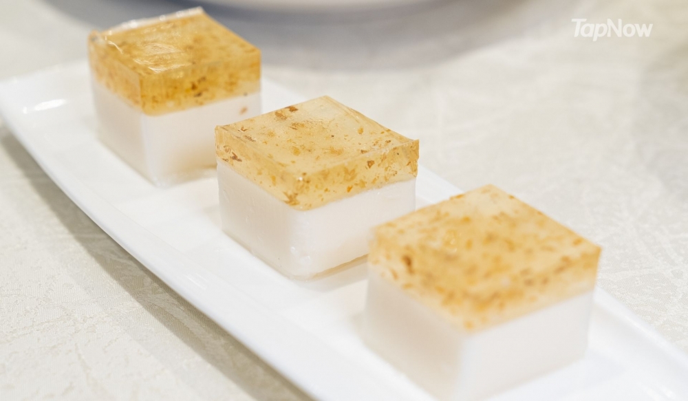 食完點心大閘蟹,應該歎返道雙層桂花椰汁糕作完美甜品