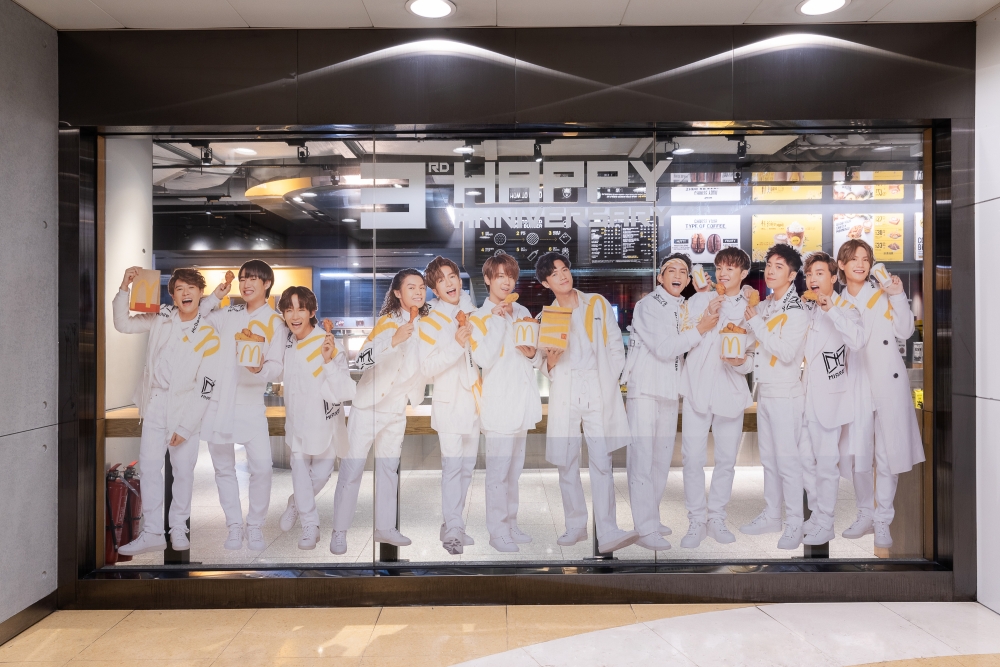 適逢MIRROR成軍三週年,麥當勞聯乘Mirror將金鐘旗艦店化成MIRROR期間限定主題店!