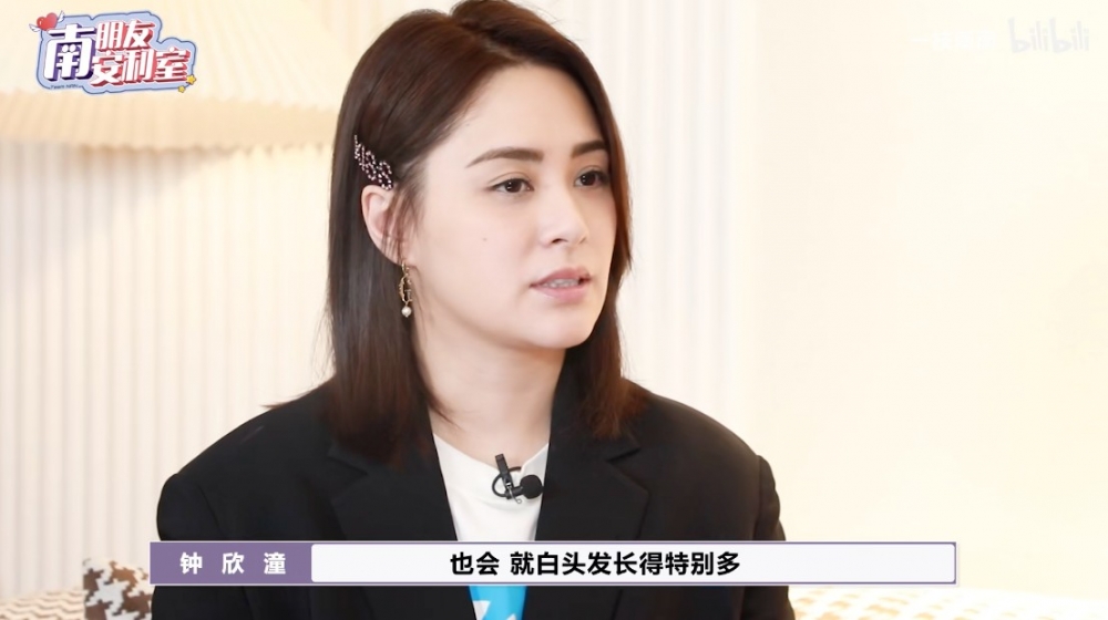 阿嬌表示近年白頭髮多咗好多,佢都要成日染髮,受訪前一日先染完頭髮。