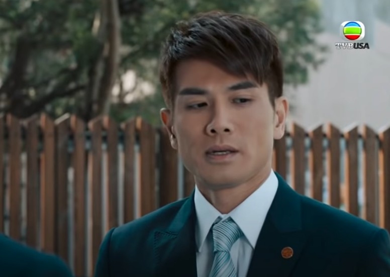 網民認為男友係一位精明嘅消費者,只不過係心疼港女花多咗錢購買手機!