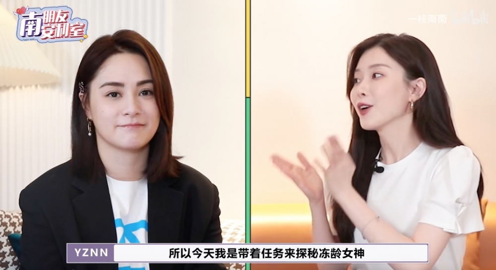 阿嬌淡妝上陣,略帶倦容。