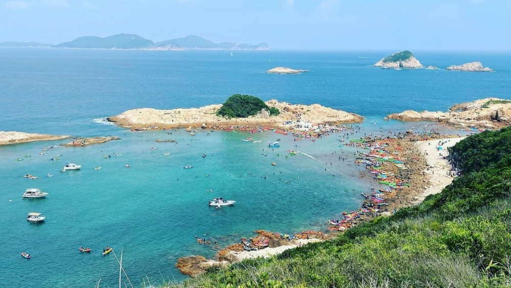 位於清水灣半島東面海域的綠蛋島,被稱為港版馬爾代夫。